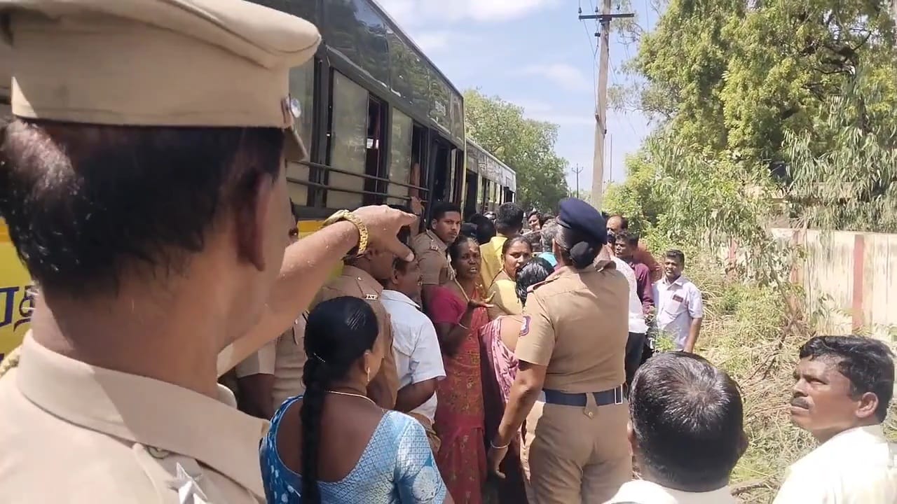 டாஸ்மார்க் ஊழியர்கள் தங்கள் குடும்பத்துடன் போராட்டம்..,