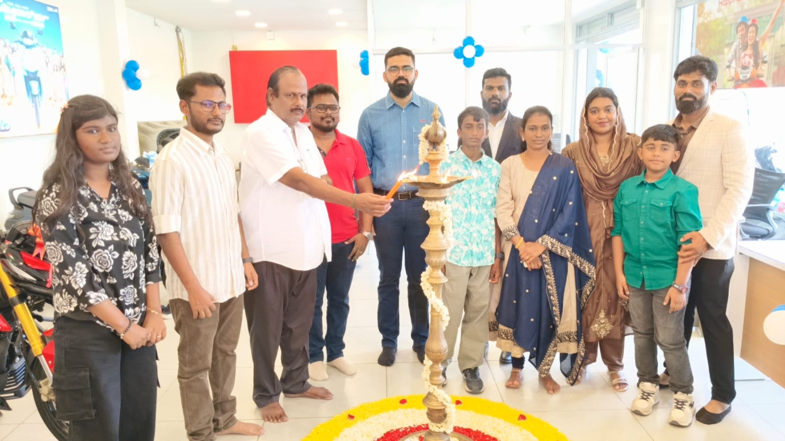 கோவையில் புதிய டி.வி.எஸ். விக்டரி ஷோரூம் திறப்பு..,