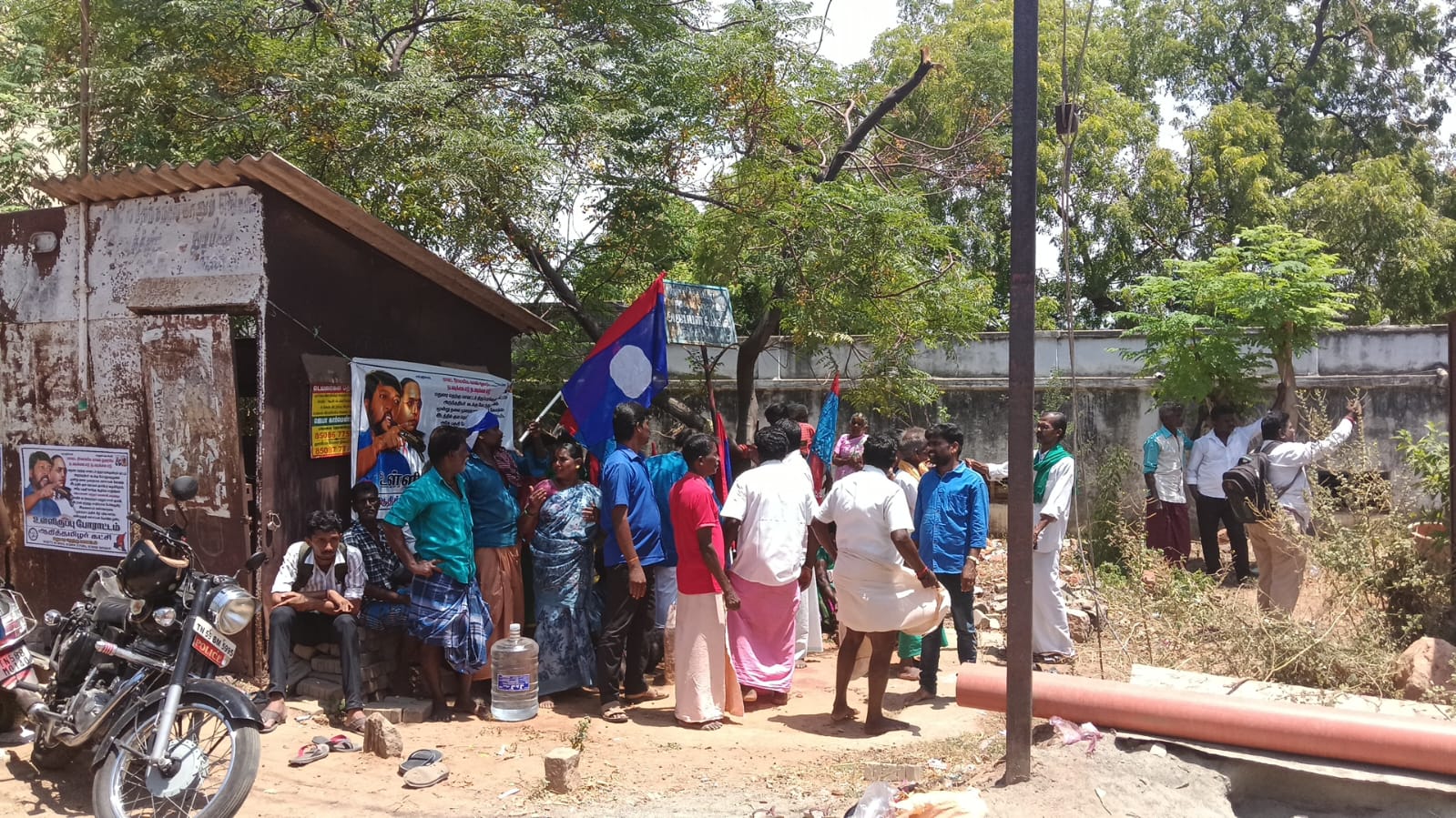 அருந்ததியர் சமூக அஜப்பன் கோவில் கட்டுவதற்கு தனி நபர் எதிர்ப்பு தெரிவிப்பதை கண்டித்து உள்ளிருப்பு போராட்டம்..,
